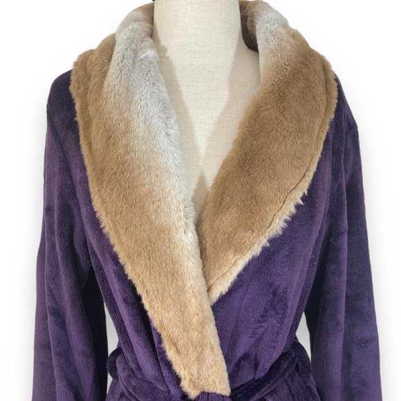 SOFT Faux fur mink purple robe, New womens soft plush mid length robe size small - Picture 6 of 11